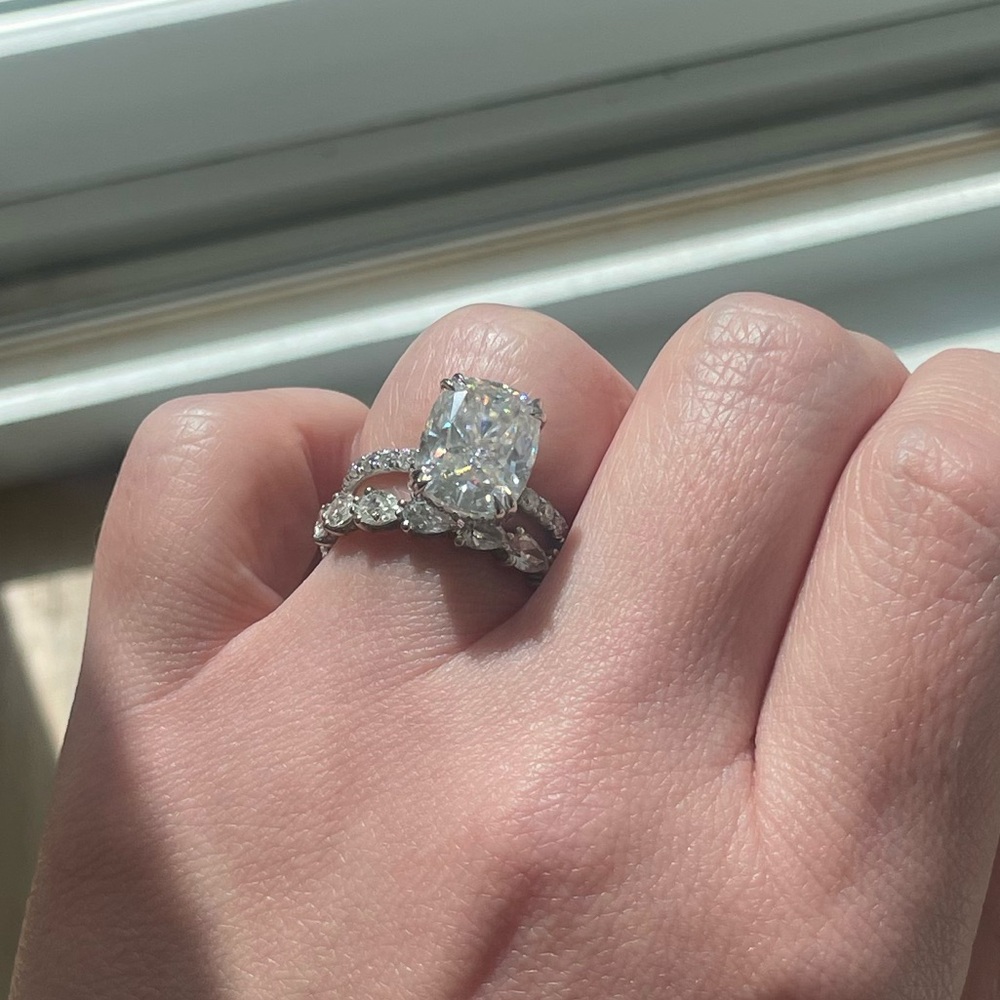 Stunning 14kgold and moissanite engagement ring.